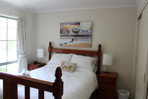 Australian Home Away Ringwood Bardia - Tourism Gold Coast 2