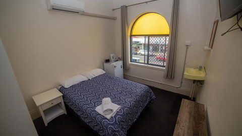 Australian Hotel - Tourism Gold Coast 2