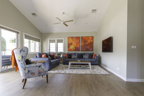 Autumn Home - Our Place At Bright - Tourism Gold Coast 2