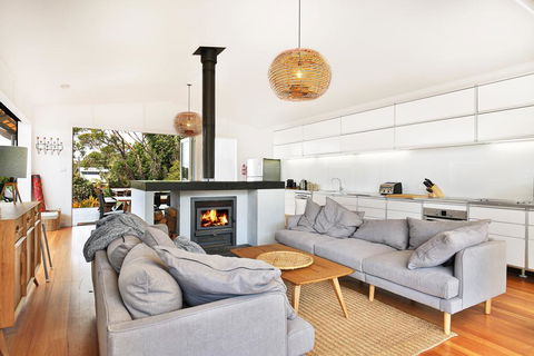 Ayana Beach House - Pet Friendly - Opposite Beach - Tourism Gold Coast 1