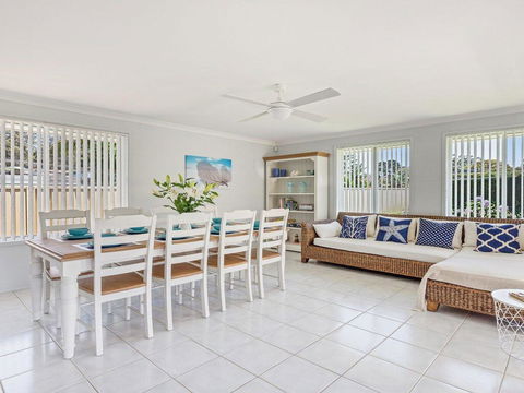 Azure Waters - Perfectly Positioned With Ocean Views - Tourism Gold Coast 1