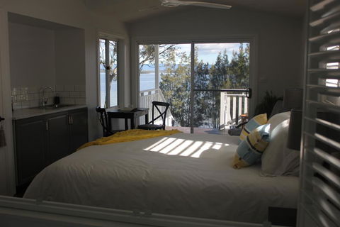 B & B On The Water - Tourism Gold Coast 3