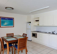Baden 50 - Rainbow Shores Swimming pool walk to beach tropical surroundings - Tourism Gold Coast