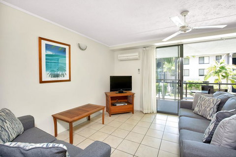 Baden 72 - Rainbow Shores, Stroll To The Beach, Air Con, Swimming Pools - Tourism Gold Coast 1