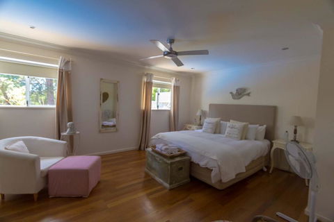 Barefoot Escape - Tourism Gold Coast 2