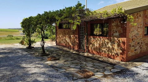 Barossa Glen - Henri's Cottage - Bed & Breakfast - Gold Coast 0