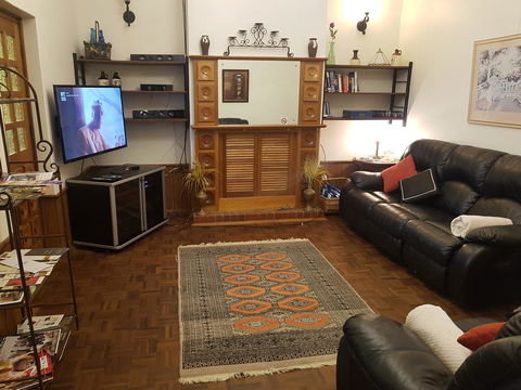Barossa Glen - Henri's Cottage - Bed & Breakfast - Gold Coast 1
