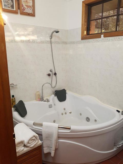 Barossa Glen - Henri's Cottage - Bed & Breakfast - Gold Coast 3