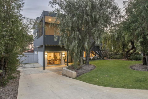 Bay View Retreat - Stunning Ocean Views And 300 Metres To Beach - Tourism Gold Coast 1