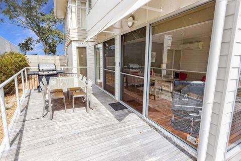 Beach 2 - Waterfront Villa And Beach - Tourism Gold Coast 2