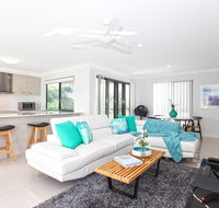 Beach Breeze Holiday House - Gold Coast