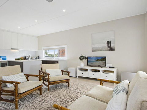 Beachbreak - Fall Asleep To The Sound Of The Ocean - Tourism Gold Coast 2
