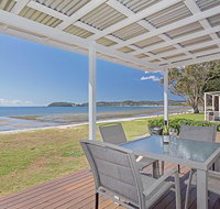 Beached Inn' 93 Foreshore Drive - Spacious beach front house - Tourism Gold Coast