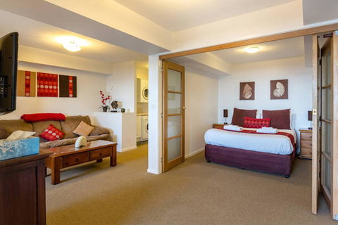 Beachfront Apartment Blackmans Bay - Tourism Gold Coast 3