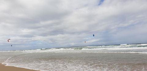 Beachfront Homely APT CBD Sleeps 8 Pool Spa Sauna Tennis AC WiFi - Tourism Gold Coast 2