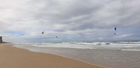 Beachfront Homely APT CBD Sleeps 8 Pool Spa Sauna Tennis AC WiFi - Tourism Gold Coast 1