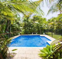 Beachfront Pool House - Absolute beachfront - Tourism Gold Coast