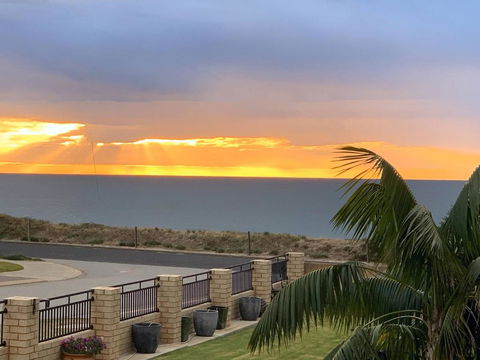 Relaxing Getaway Beachfront Access Multi Family Pets Mandurah - Tourism Gold Coast 1