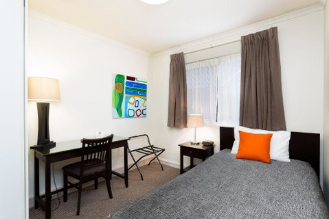 Redcliffe Motor Inn - Tourism Gold Coast 1