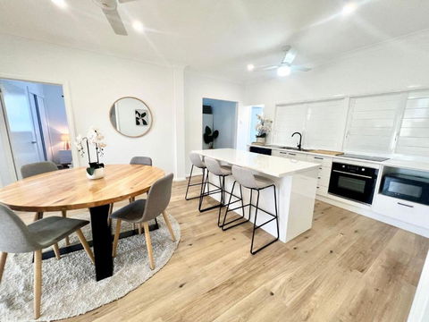 Renovated Queenslander - Upstairs 2km To Stadium - Tourism Gold Coast 0