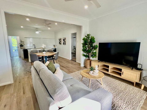 Renovated Queenslander - Upstairs 2km To Stadium - Tourism Gold Coast 1