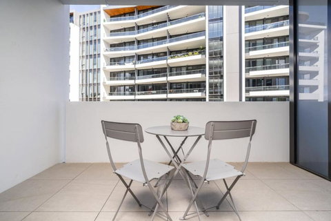 Restful Apt Near ANZAC Park West - Tourism Gold Coast 2