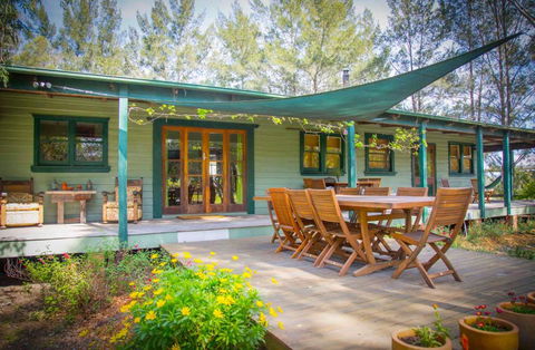 Red Tractor Retreat - Tourism Gold Coast 0