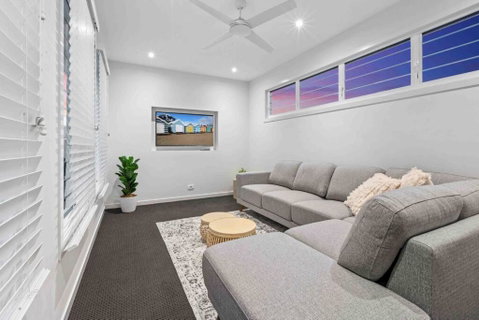 Redcliffe CBD Family Beach House - Tourism Gold Coast 2