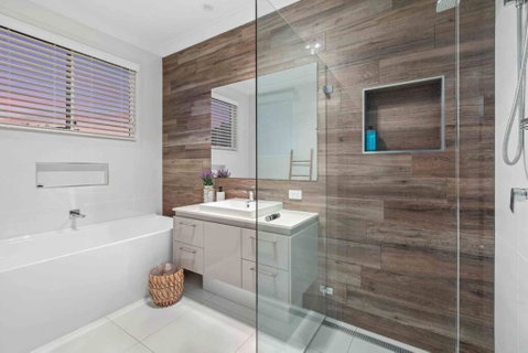 Redcliffe CBD Family Beach House - Tourism Gold Coast 3