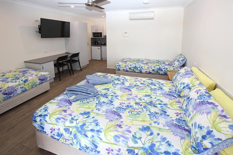 Reef Gardens Motel - Tourism Gold Coast 3