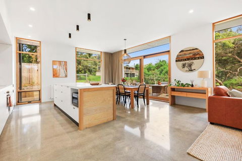 REFRESH At Lonnie - Tourism Gold Coast 2