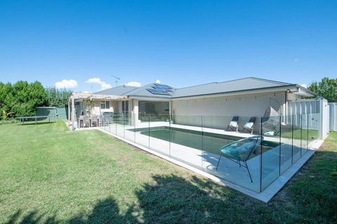 Regand Retreat - Luxurious Family Home, Pool - Tourism Gold Coast 2