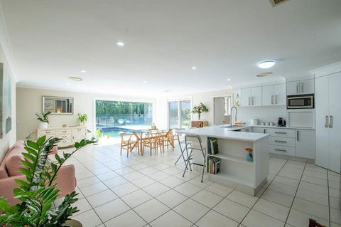 Regand Retreat - Luxurious Family Home, Pool - Tourism Gold Coast 3