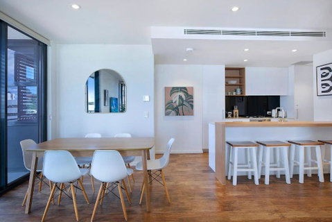Regatta Hideaway - A Breezy Balcony Residence - Tourism Gold Coast 2