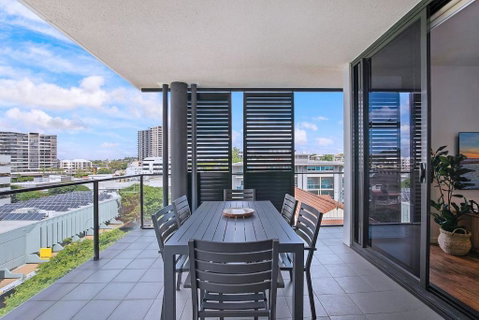 Regatta Hideaway - A Breezy Balcony Residence - Tourism Gold Coast 1