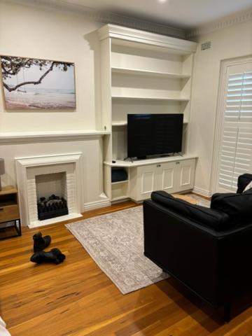 Regents Gate East Melbourne - Tourism Gold Coast 0