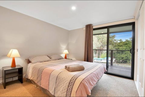 Relax At Goughs Bay - Tourism Gold Coast 1