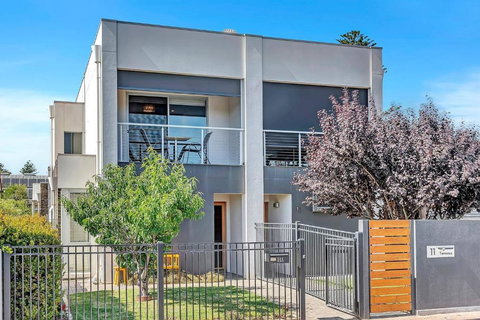 Relaxing Getaway Steps From Grange Beach - Tourism Gold Coast 2