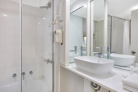 Renovated Stylish Studio - Tourism Gold Coast 2