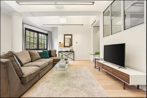 Renovated Warehouse Conversion In Heart Of Sydney - Tourism Gold Coast 1