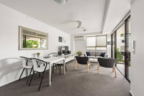 Resort Living - 10mins CBD - 2Bed / 2Bath / 1Car - Tourism Gold Coast 0