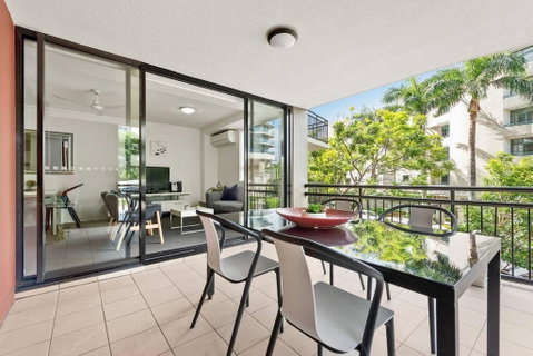 Resort Living - 10mins CBD - 2Bed / 2Bath / 1Car - Tourism Gold Coast 2