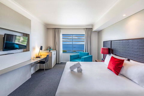 Resort Style King Pad With Sparkling Sea Views - Tourism Gold Coast 2