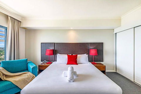 Resort Style King Pad With Sparkling Sea Views - Tourism Gold Coast 3