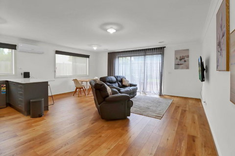 Retreat On Francis I Short And Long Stays - Tourism Gold Coast 3