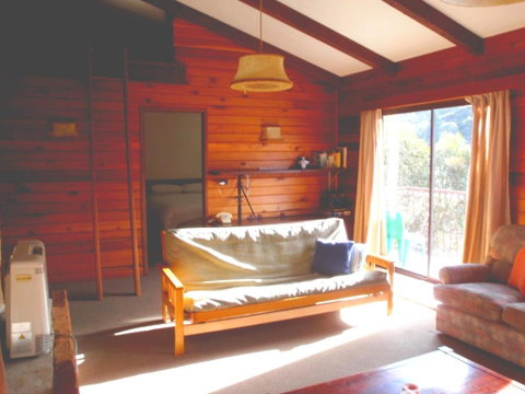 Retro 2 Bedroom Apartment - Tourism Gold Coast 2
