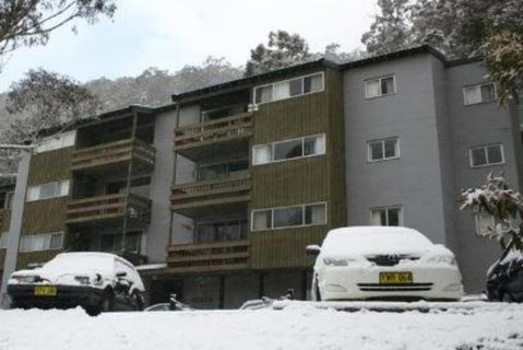 Retro 2 Bedroom Apartment - Tourism Gold Coast 1