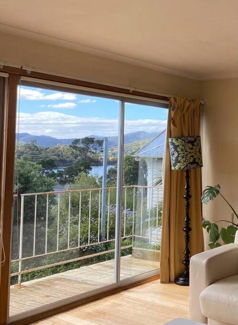 Retro Apartment Cornelian Bay - Water Views - Tourism Gold Coast 2