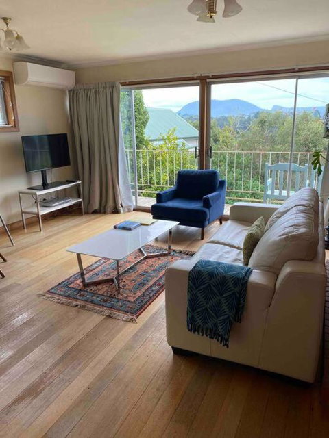 Retro Apartment Cornelian Bay - Water Views - Tourism Gold Coast 1