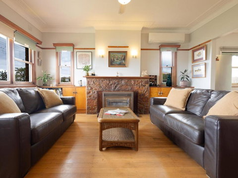 Retro Retreat - Gold Coast 1